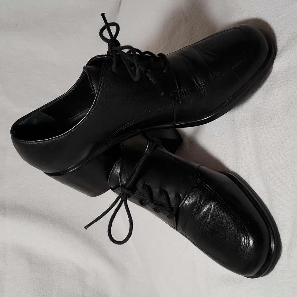 Bandolino McGuire made in Brazil 5.5 Black Never worn.   I love these shoes